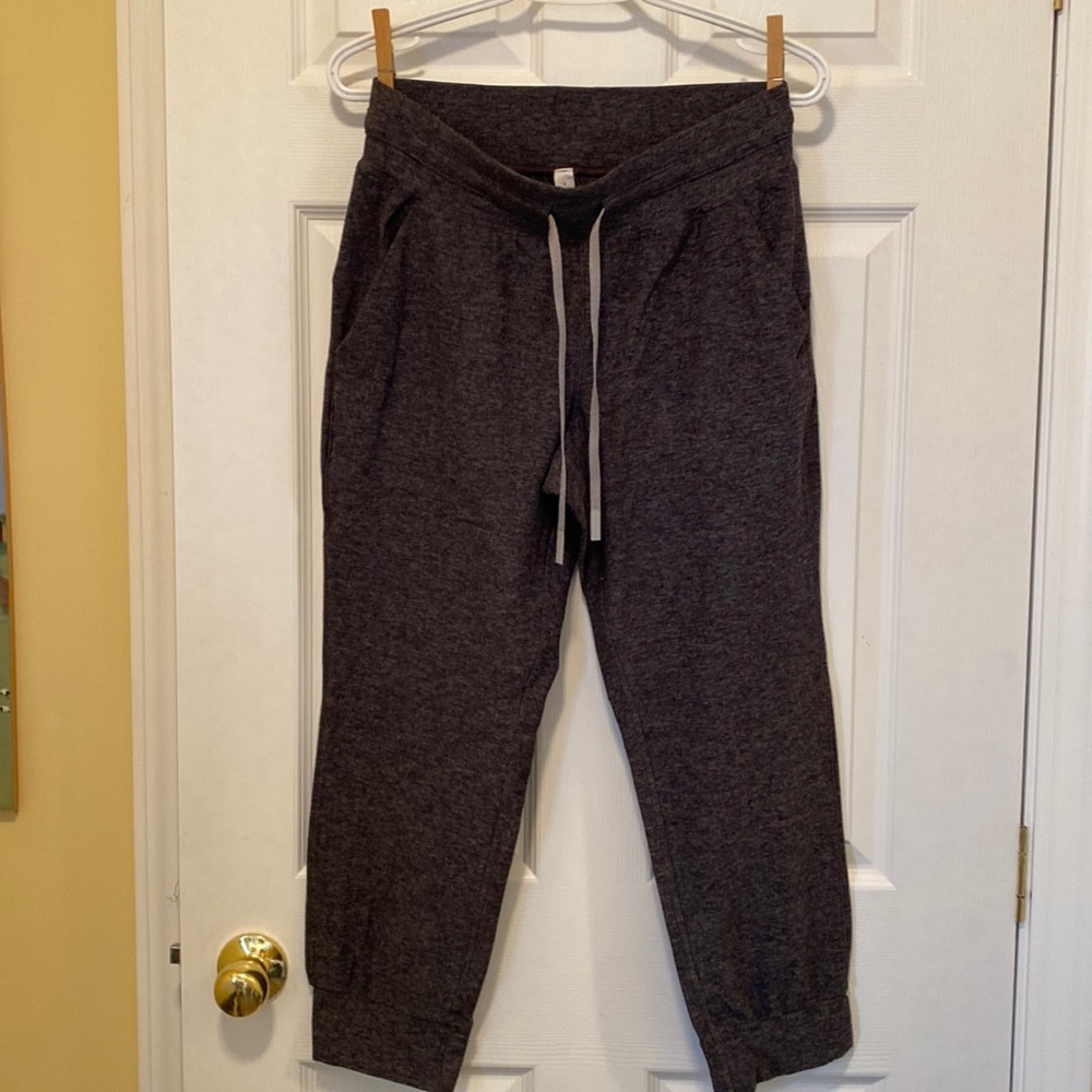 Lululemon Ready to Rulu Jogger Crop, Heathered Black, EUC